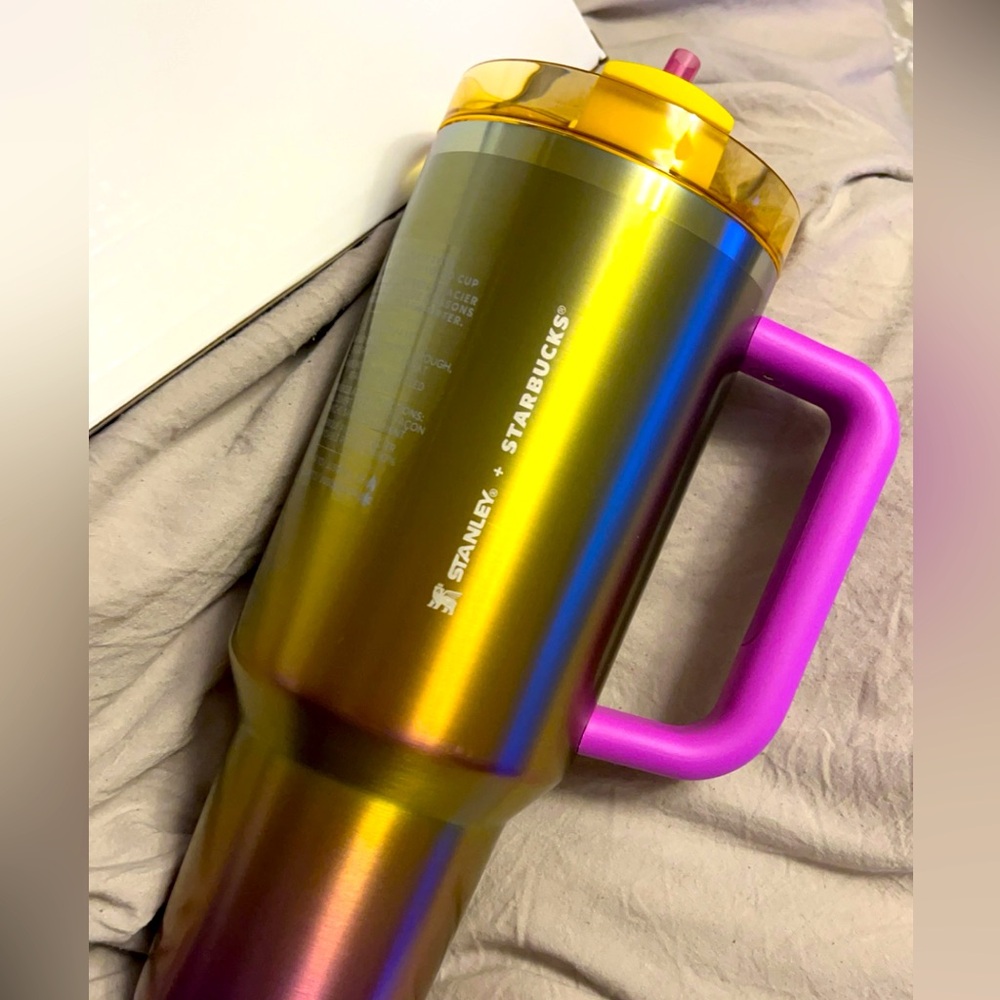 Stanley Starbucks 2024…. She beautiful brand new comes with box